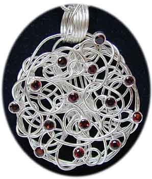 Design Anhänger Granat