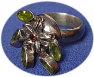  Silberring  mit Peridot und Granat